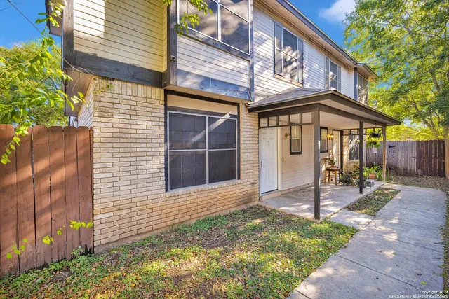 $1,000 | 5221 Meadow Field, Unit 3, San Antonio, TX 78250