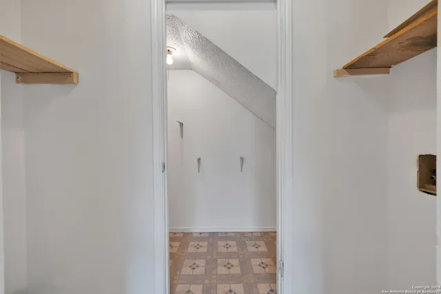 $1,000 | 5221 Meadow Field, Unit 3, San Antonio, TX 78250