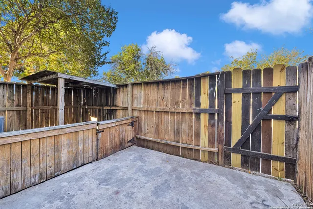 $1,000 | 5221 Meadow Field, Unit 3, San Antonio, TX 78250