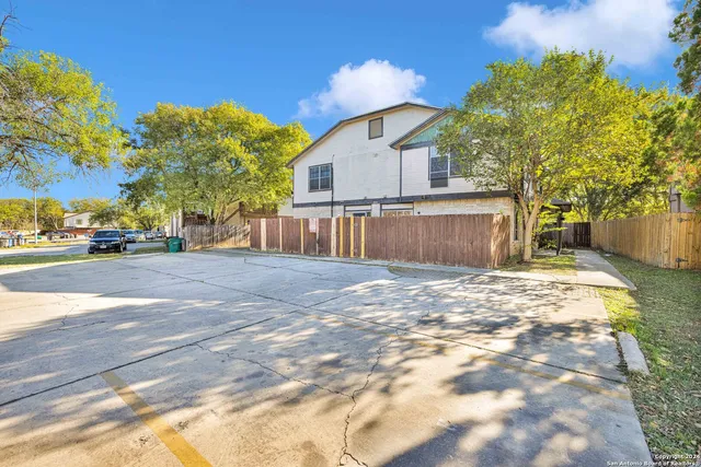 $1,000 | 5221 Meadow Field, Unit 3, San Antonio, TX 78250