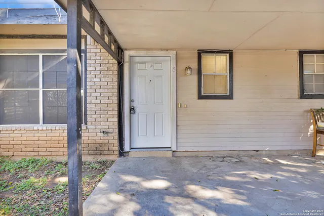 $1,000 | 5221 Meadow Field, Unit 3, San Antonio, TX 78250