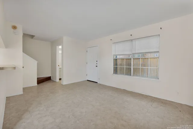 $1,000 | 5221 Meadow Field, Unit 3, San Antonio, TX 78250