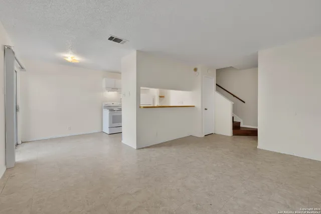 $1,000 | 5221 Meadow Field, Unit 3, San Antonio, TX 78250