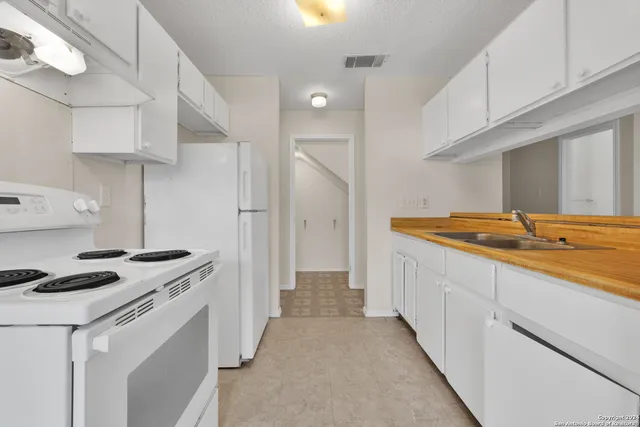 $1,000 | 5221 Meadow Field, Unit 3, San Antonio, TX 78250