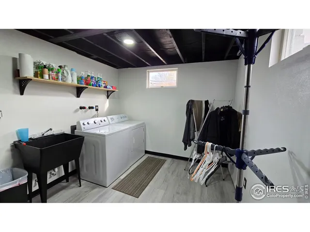 a black and white photo of a bathroom