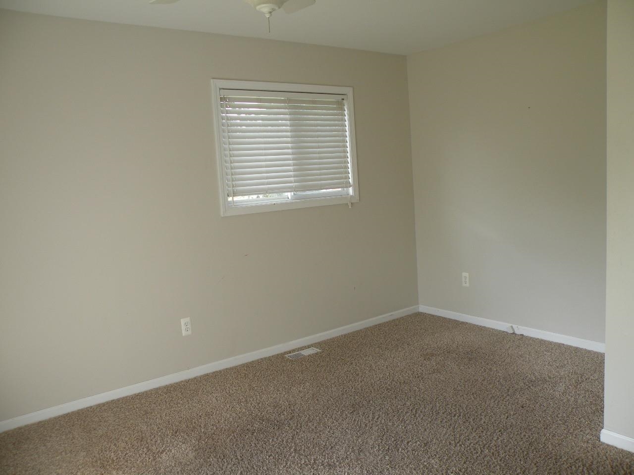 984 Capac Road Allenton, MI 48002 - Photo 17 of 38 50076826-16.JPG