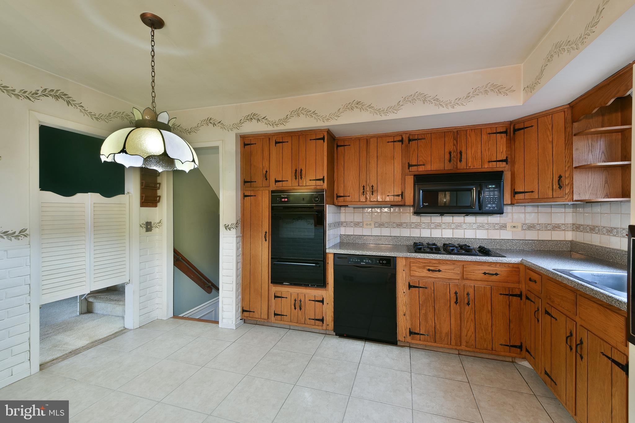 982 Mueller Road Warminster, PA 18974 - Photo 16 of 33 Kitchen