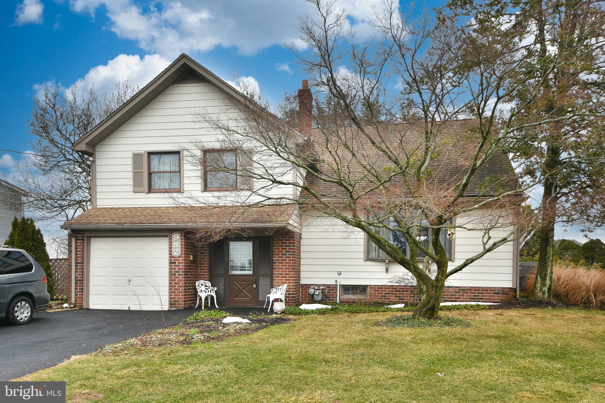 982 Mueller Road Warminster, PA 18974 - Photo 2 of 33