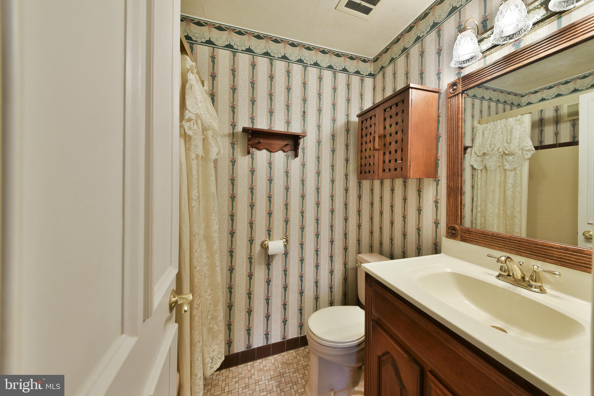 982 Mueller Road Warminster, PA 18974 - Photo 22 of 33