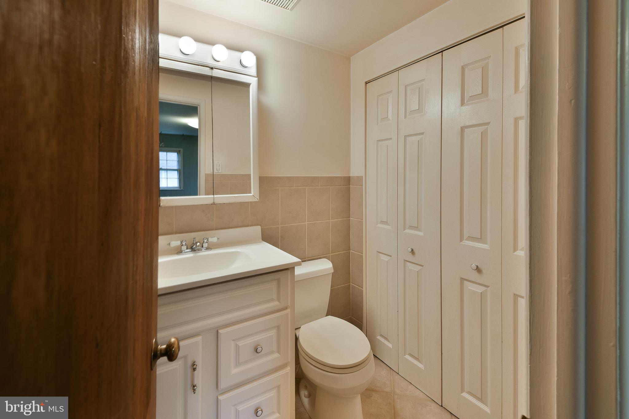 982 Mueller Road Warminster, PA 18974 - Photo 25 of 33 1/2 bath (BR4)