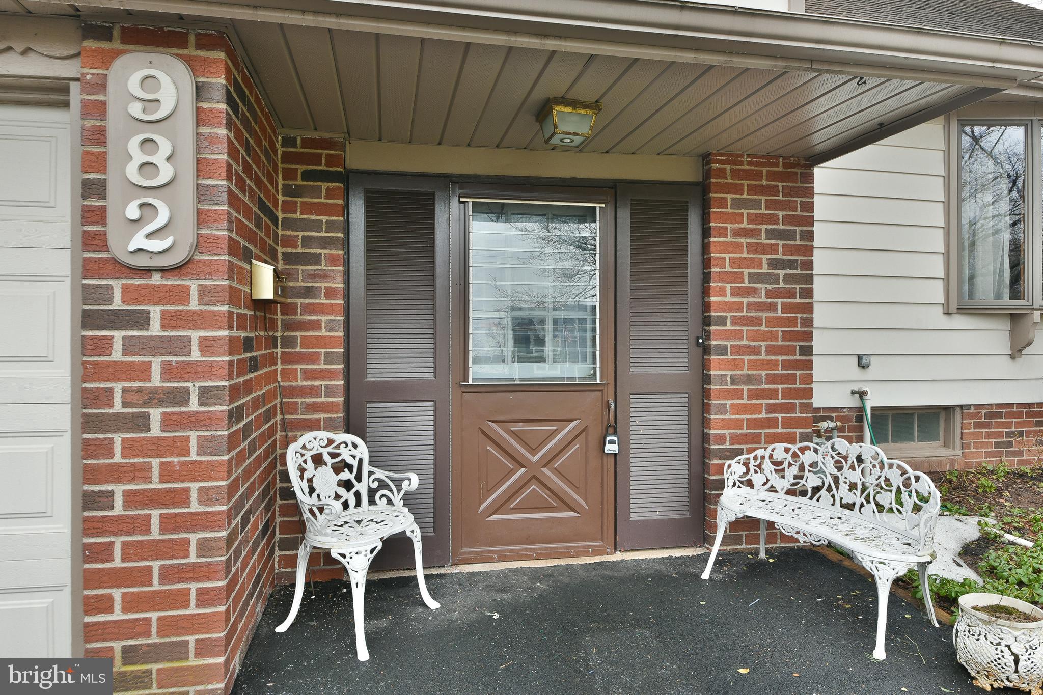 982 Mueller Road Warminster, PA 18974 - Photo 3 of 33