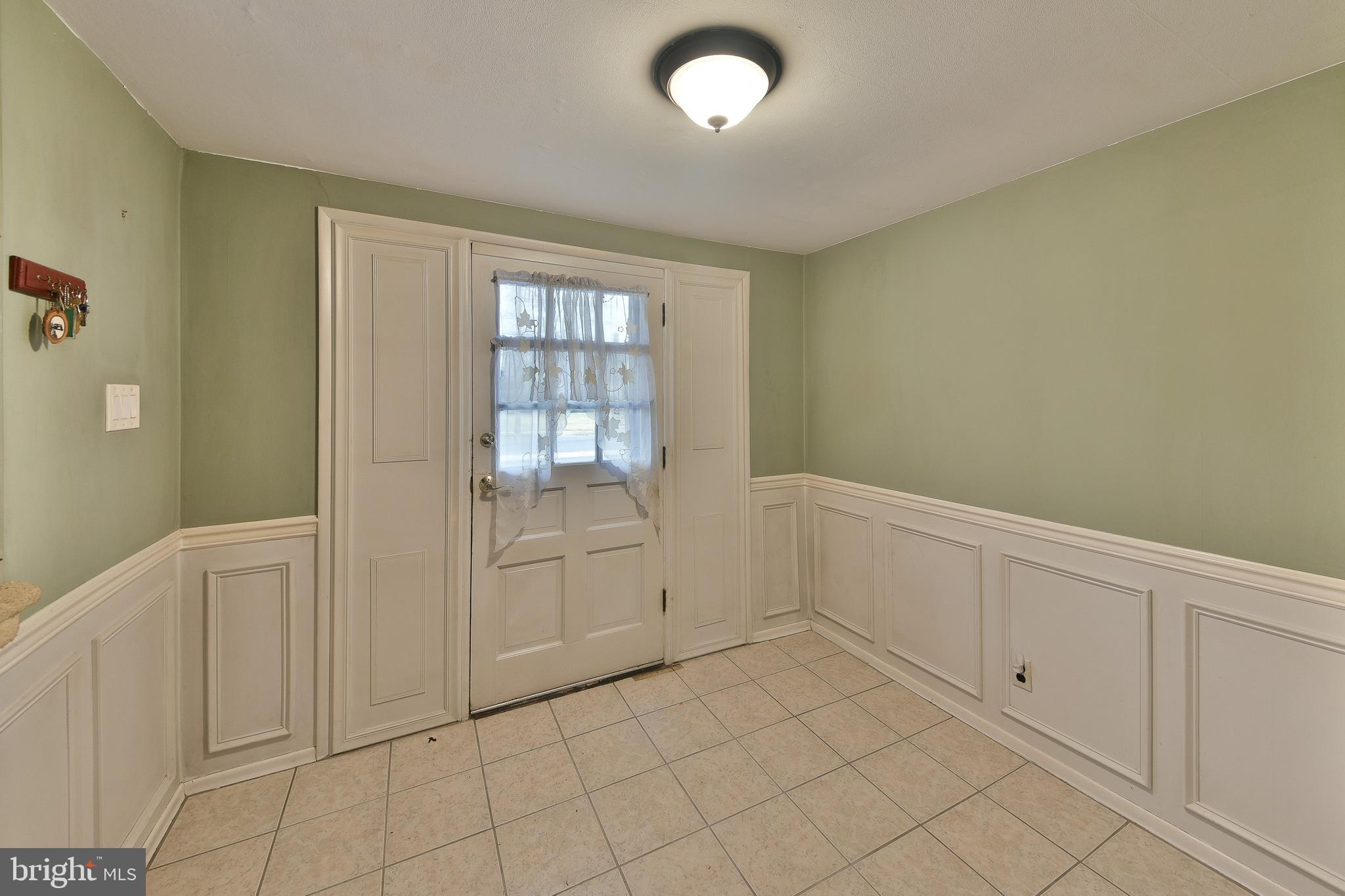 982 Mueller Road Warminster, PA 18974 - Photo 5 of 33 Foyer