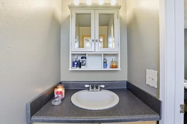 $548,000 | 2048 Southwood Drive, Vacaville, CA 95687