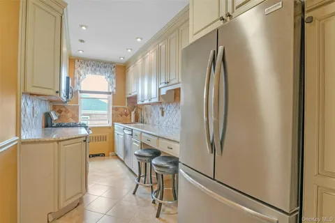 $328,000 | 920 Pelhamdale Avenue, Unit A2H, Pelham, NY 10803