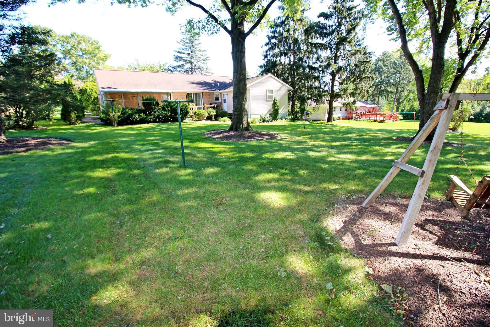 324 Fairview Drive Lititz, PA 17543 - Photo 2 of 34