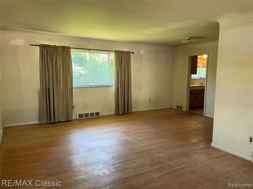 30076 Orchard Lake Road Farmington Hills, MI 48334 - Photo 2 of 7