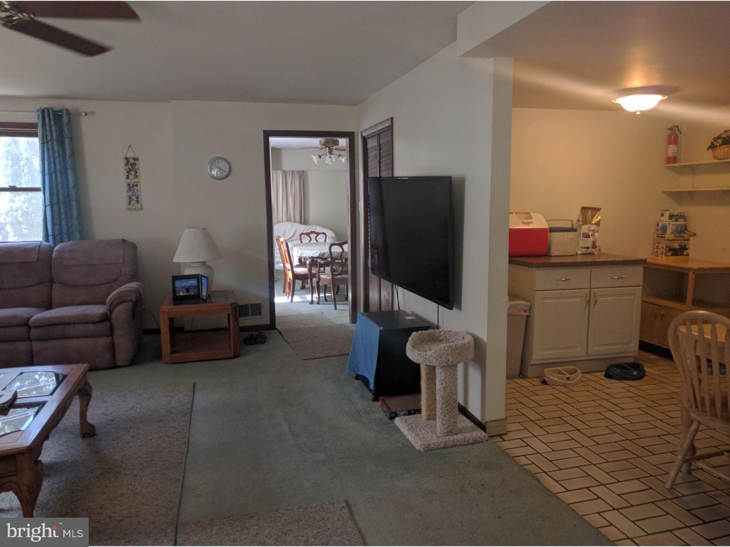 642 Convent Road Aston, PA 19014 - Photo 14 of 25 Family Room