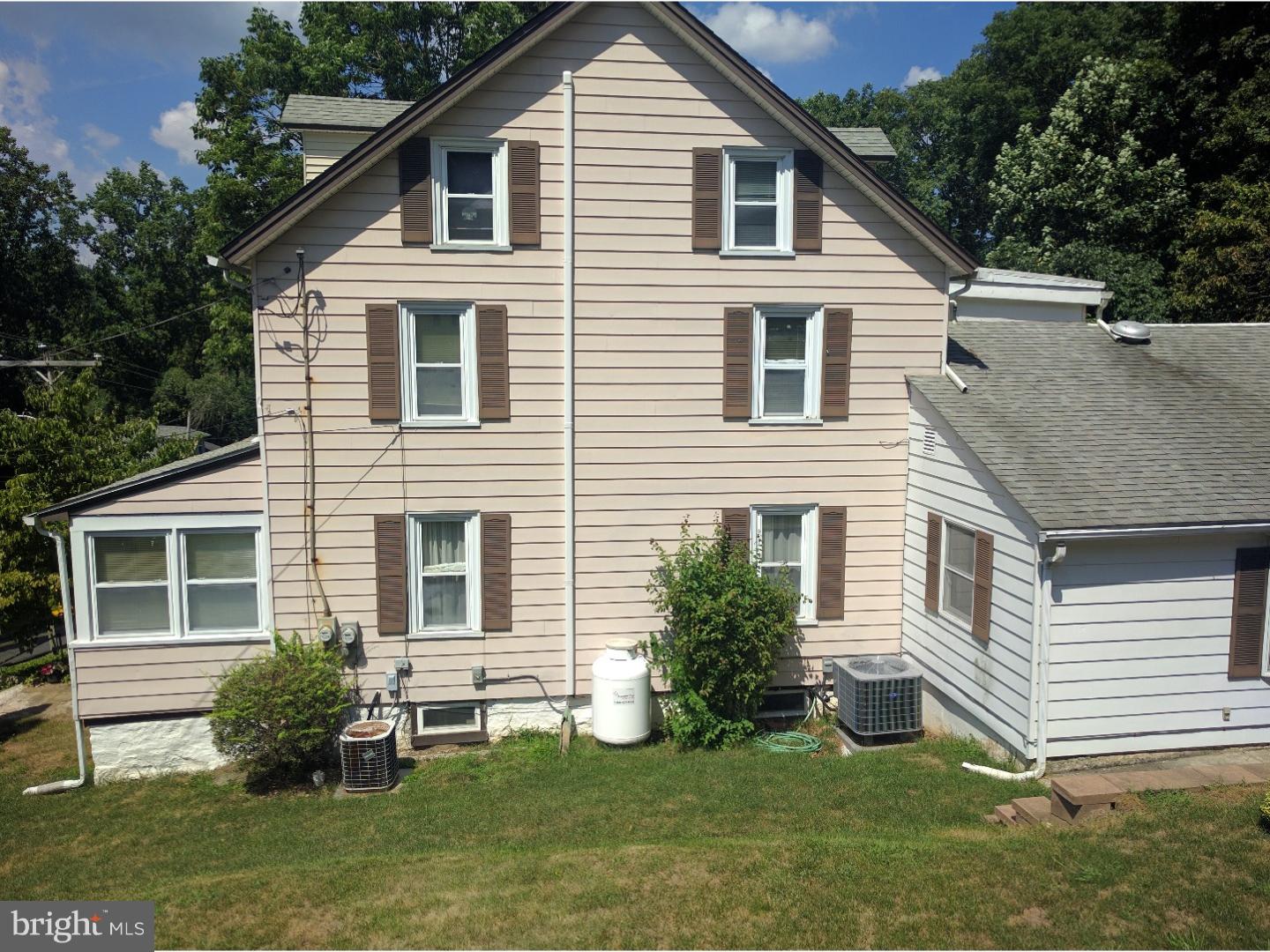 642 Convent Road Aston, PA 19014 - Photo 3 of 25 Exterior Side