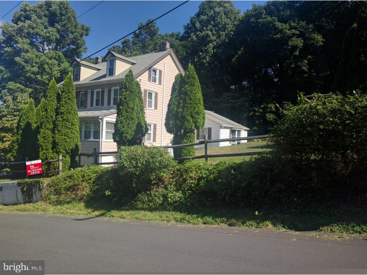 642 Convent Road Aston, PA 19014 - Photo 4 of 25 Exterior Side