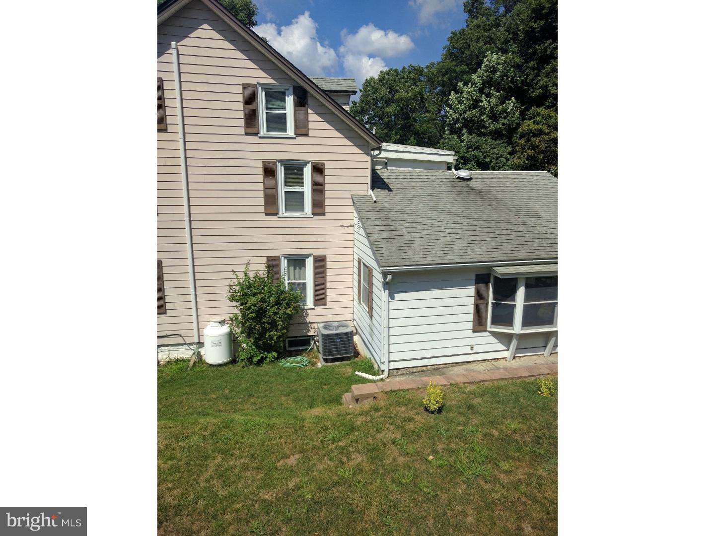 642 Convent Road Aston, PA 19014 - Photo 6 of 25 Side Yard