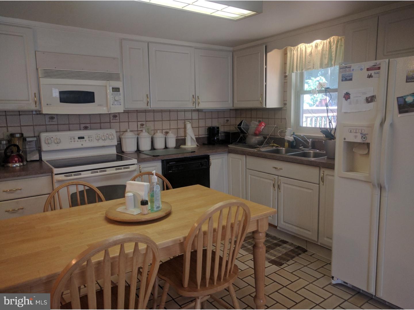 642 Convent Road Aston, PA 19014 - Photo 7 of 25 Kitchen