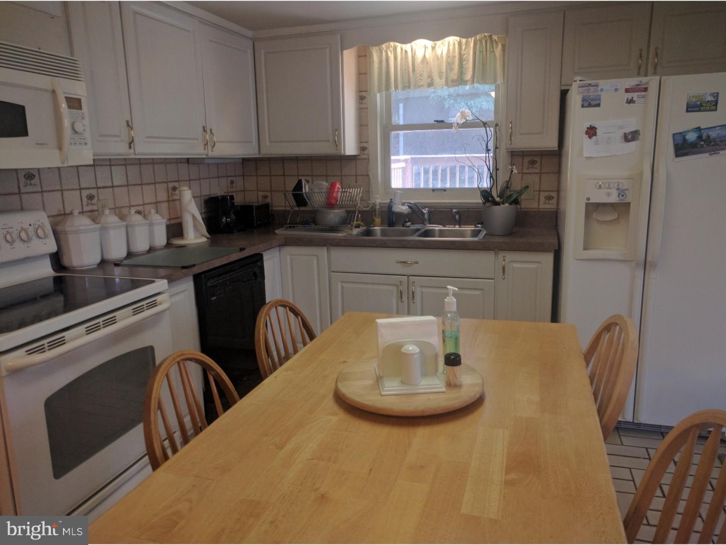 642 Convent Road Aston, PA 19014 - Photo 8 of 25 Kitchen