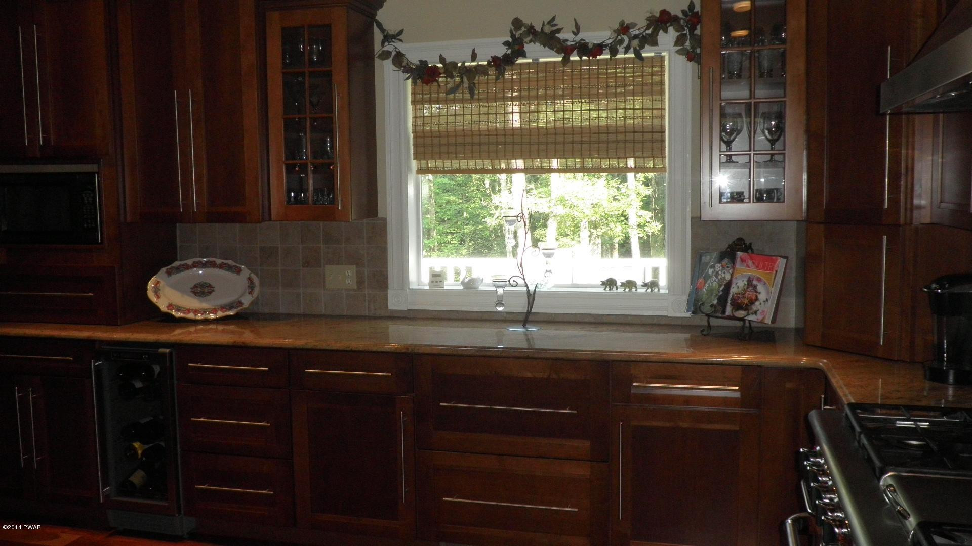 175 Meadow Ridge Acres Road Dingmans Ferry, PA 18328 - Photo 12 of 46 Gallery Image 12