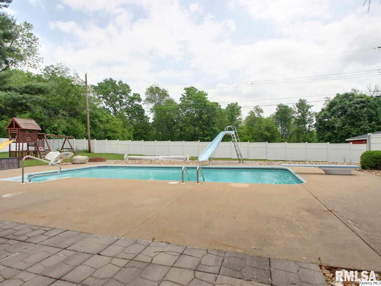 2316 Hill Road Quincy, IL 62305 - Photo 23 of 25 Gallery Image 23