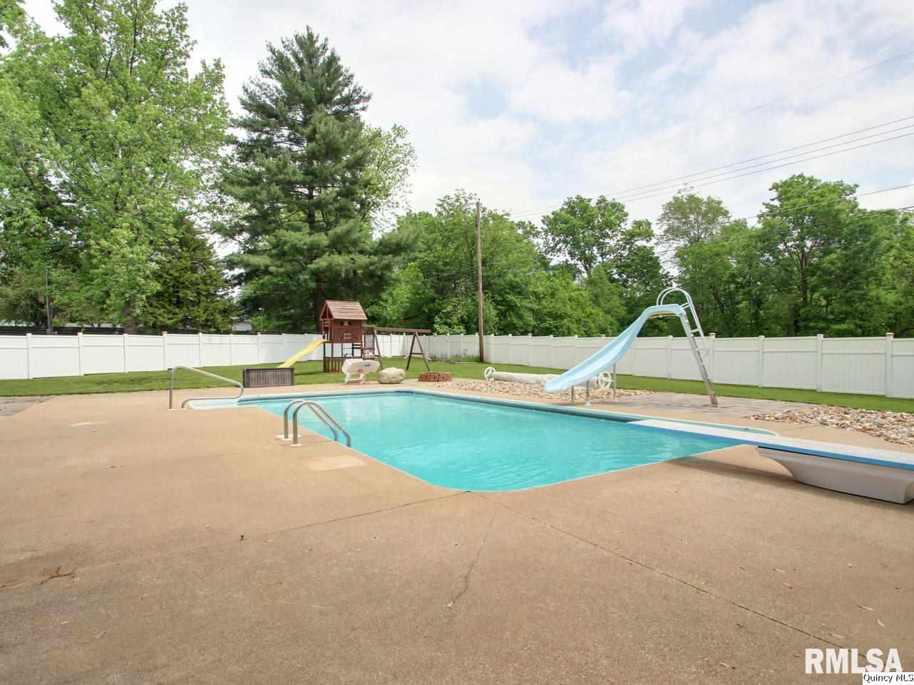 2316 Hill Road Quincy, IL 62305 - Photo 24 of 25 Gallery Image 24