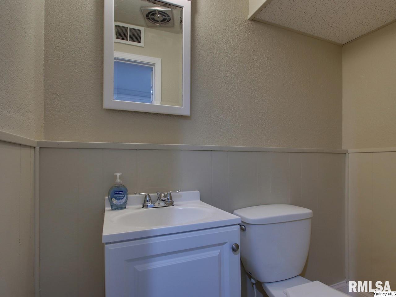 2316 Hill Road Quincy, IL 62305 - Photo 10 of 25 Gallery Image 10
