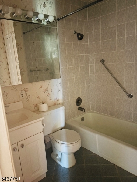 181 Long Hill Road, Unit 5 Little Falls, NJ 07424 - Photo 7 of 9