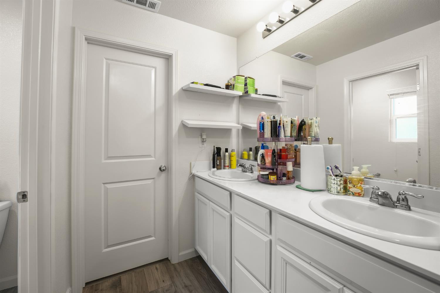 11789 Socrates Way Rancho Cordova, CA 95742 - Photo 15 of 23 a kitchen with sink and cabinets