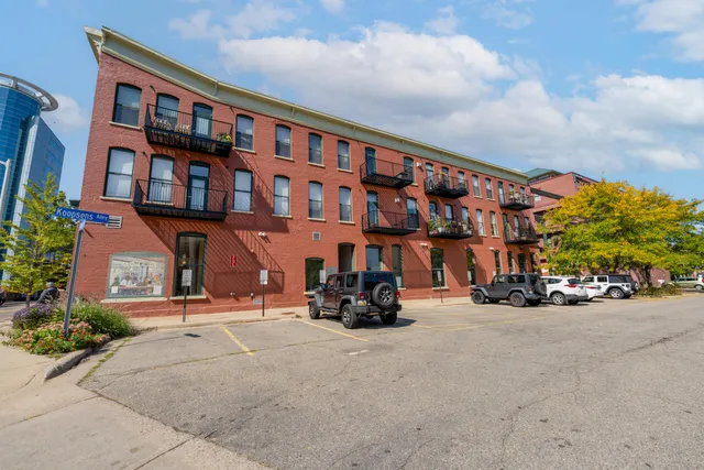 $313,700 | 222 North Kalamazoo Mall, Unit 320, Kalamazoo, MI 49007