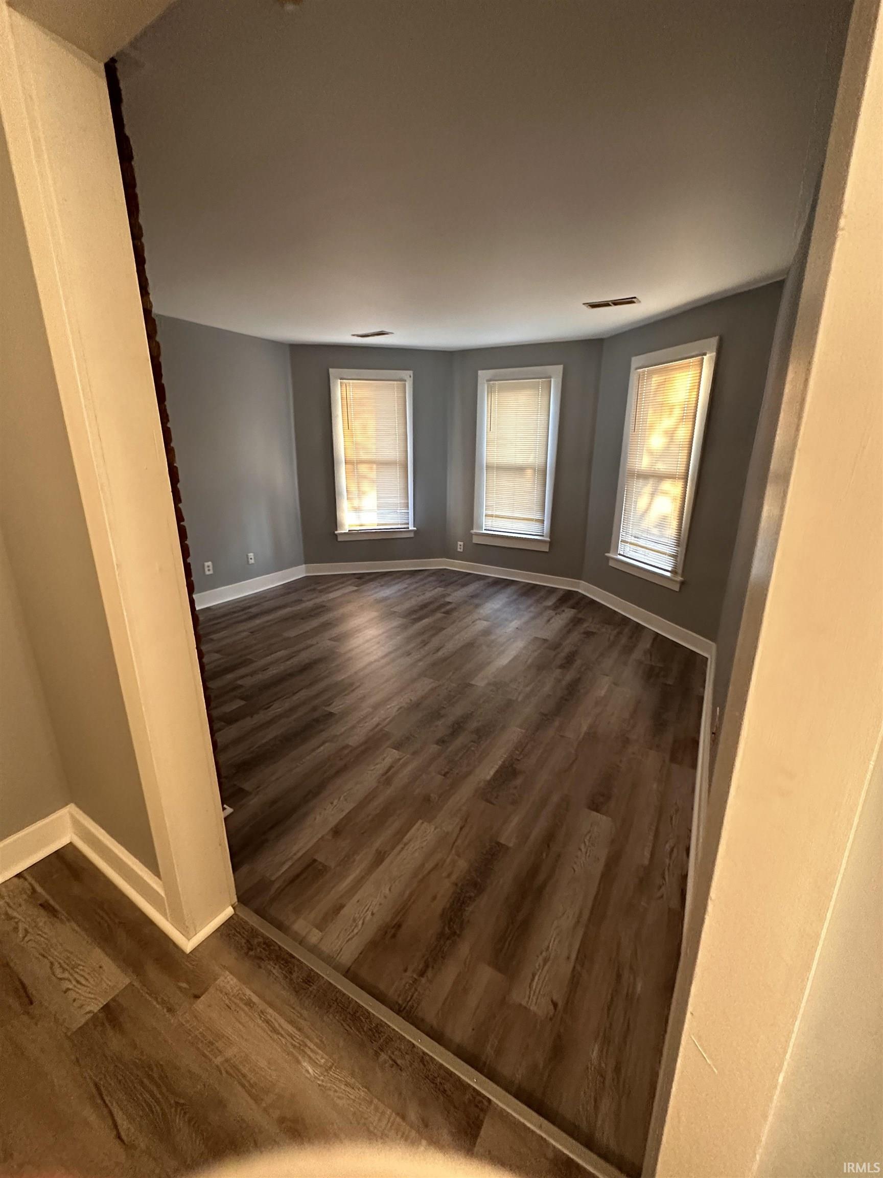 818 Southeast Riverside Drive Evansville, IN 47713 - Photo 8 of 27