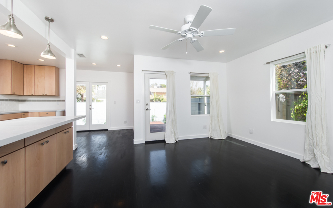430 Rialto Avenue Venice, CA 90291 - Photo 4 of 14