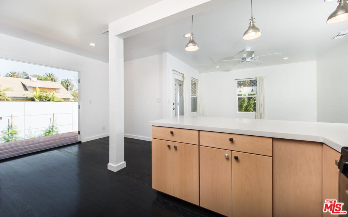 430 Rialto Avenue Venice, CA 90291 - Photo 7 of 14