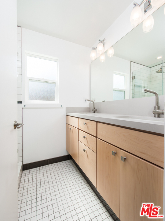 430 Rialto Avenue Venice, CA 90291 - Photo 10 of 14