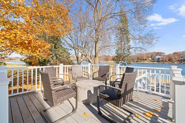 $799,900 | 3 Holiday Drive, Lake Holiday, IL 60552