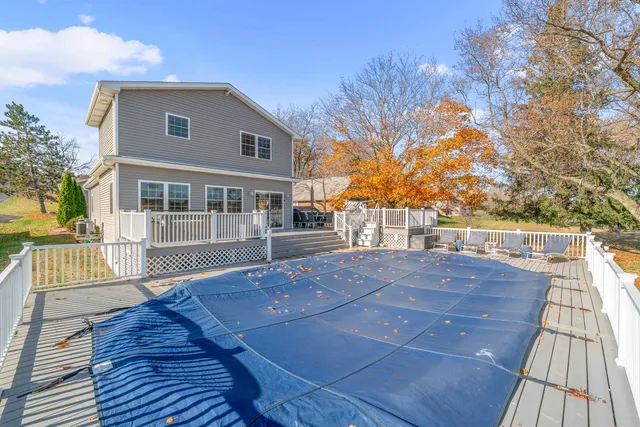 $799,900 | 3 Holiday Drive, Lake Holiday, IL 60552