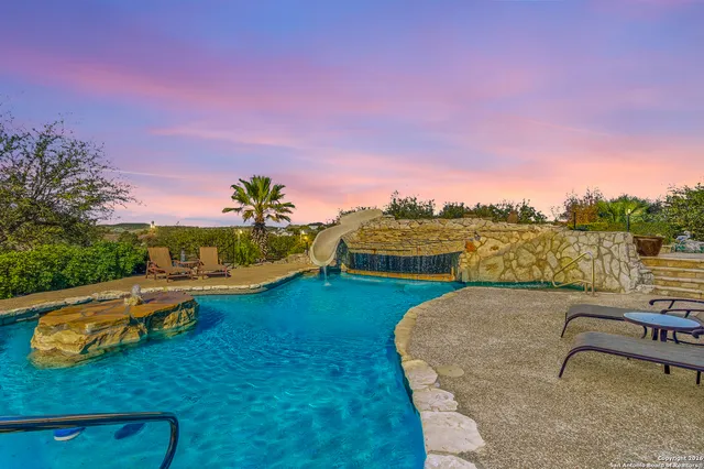 a view of a garden with lawn chairs