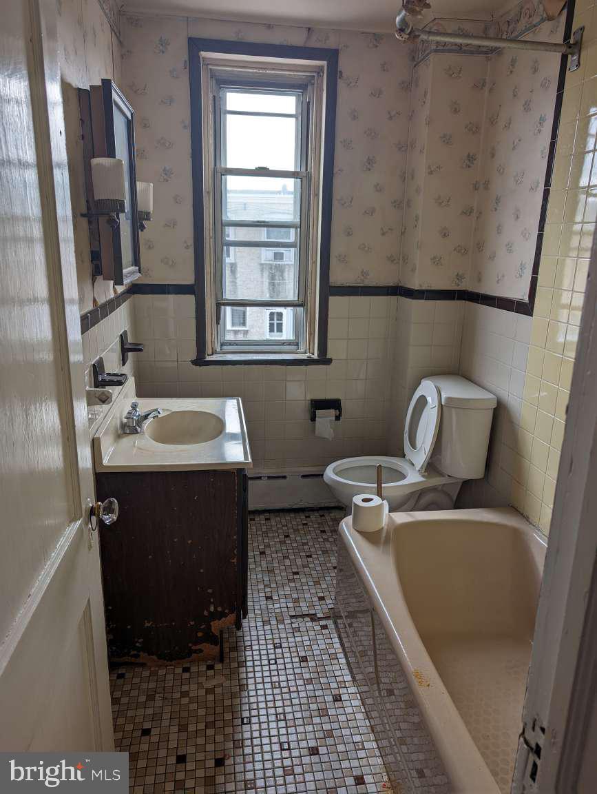 7004 Clinton Road Upper Darby, PA 19082 - Photo 12 of 21