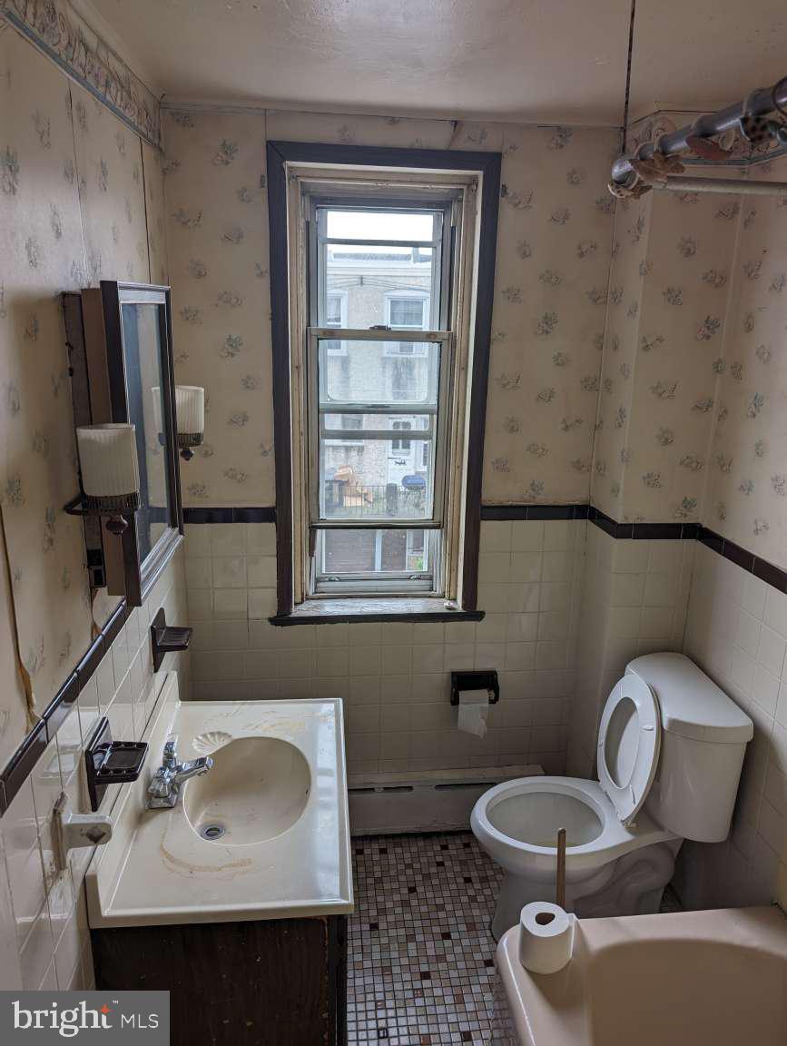 7004 Clinton Road Upper Darby, PA 19082 - Photo 13 of 21