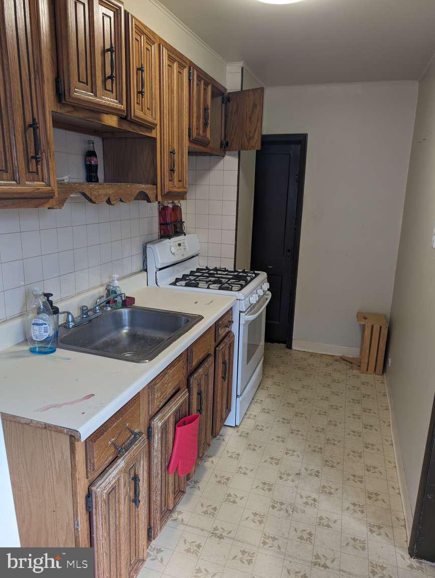 7004 Clinton Road Upper Darby, PA 19082 - Photo 7 of 21