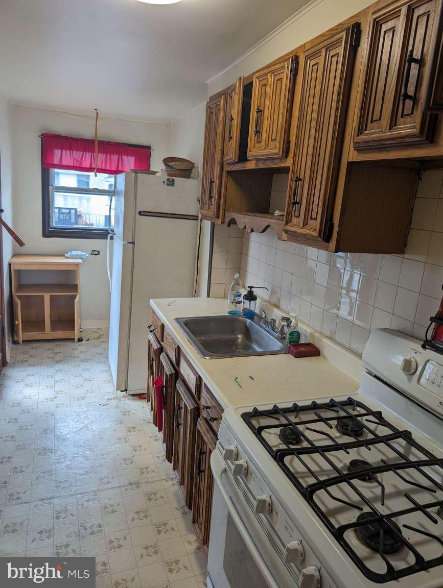 7004 Clinton Road Upper Darby, PA 19082 - Photo 8 of 21