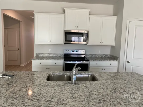 $2,800 | 30 Ashmont Street, Savannah, GA 31407