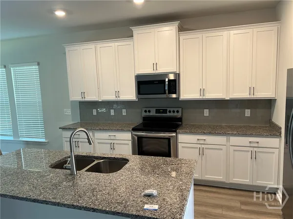 $2,800 | 30 Ashmont Street, Savannah, GA 31407