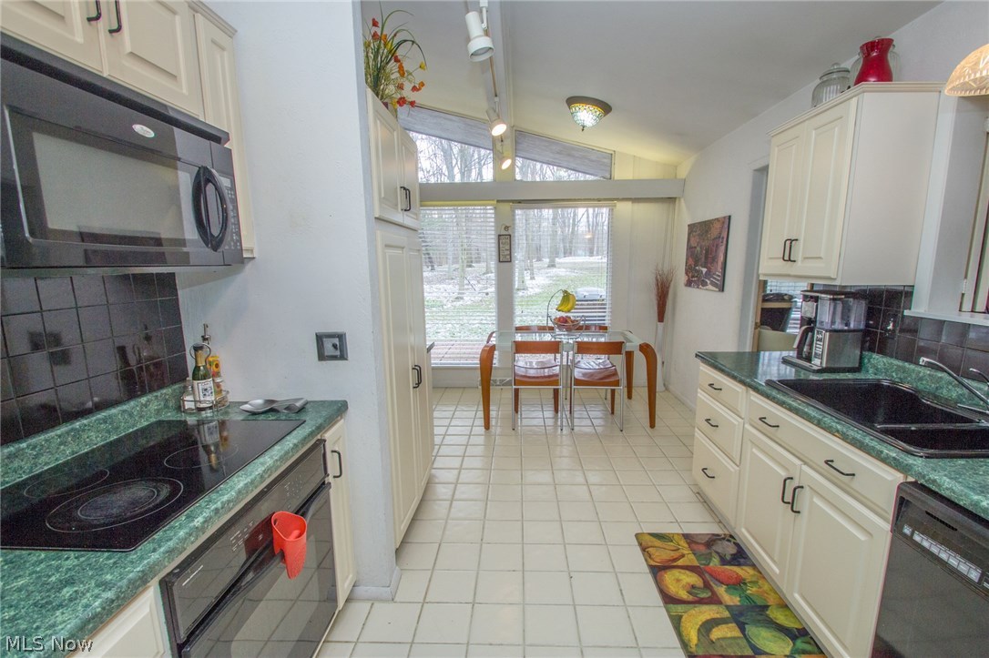 29150 South Woodland Road Pepper Pike, OH 44124 - Photo 11 of 28