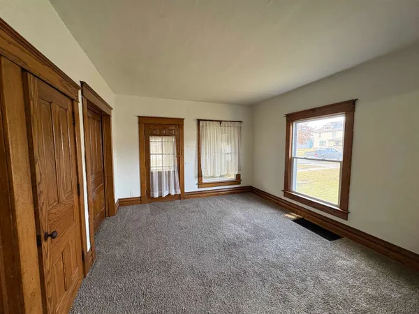 $199,999 | 211 South Morton Street, Kendallville, IN 46755