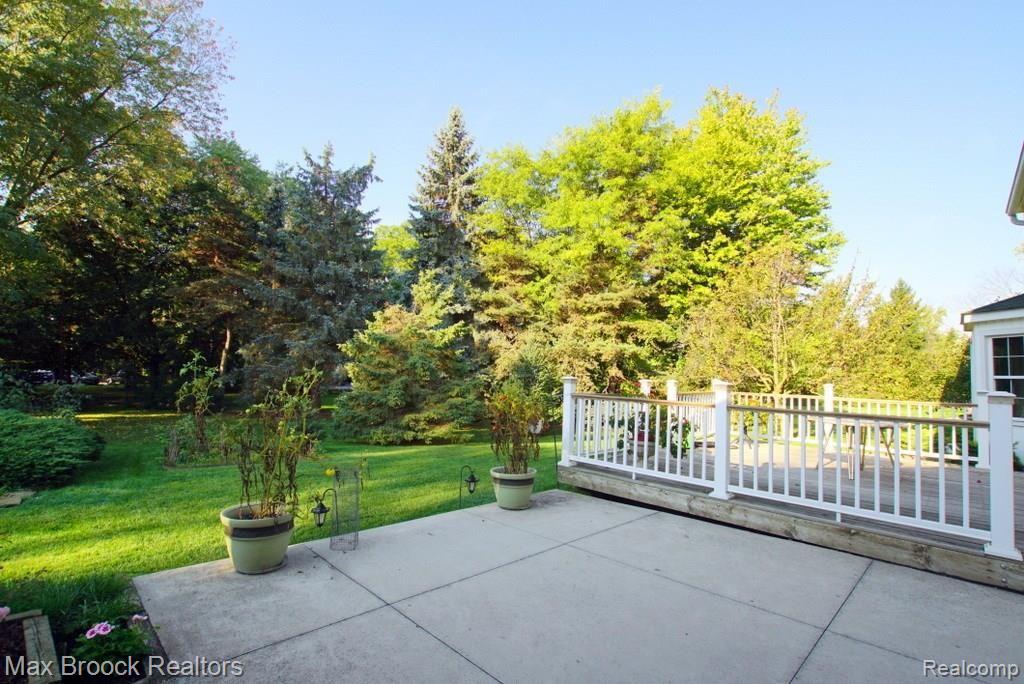 36296 Fredericksburg Road Farmington Hills, MI 48331 - Photo 20 of 30