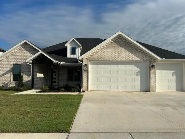 $2,400 | 1208 Peel Lane, Pea Ridge, AR 72751